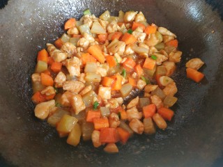 16、爆炒鸡胸肉,大火爆炒，汤汁粘稠，关火出锅