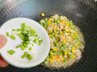 17、豌豆炒虾仁,撒上葱花，香气四溢