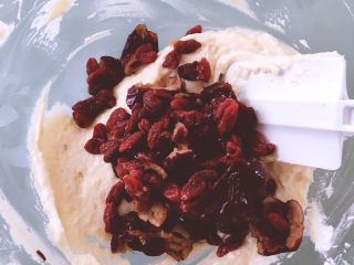 10、红枣枸杞麦芬,红枣枸杞加入面糊中拌匀