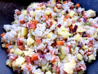 14、菠萝饭,大火翻炒一下片刻