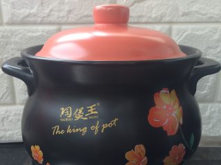 9、紫薯冰糖银耳羹,大火烧开后转小火炖煮