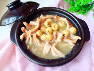 13、＃咸味# 健脾开胃的猪肚莲子汤,炖熟后，莲子软绵绵的，入口即化。