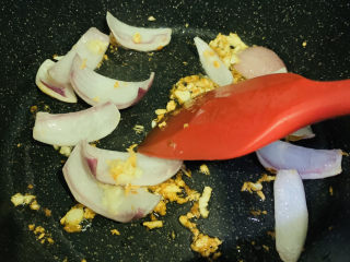 11、韭菜炒扇贝,炒焦香；