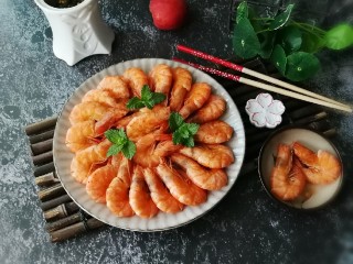 16、无水椒味虾,用薄荷叶增香增色