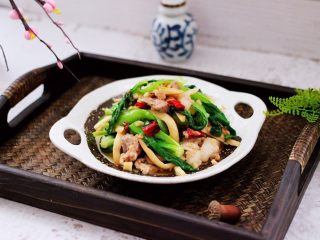 19、蒜香杏鲍菇青菜炒花肉,绝对好吃到爆的下饭菜。