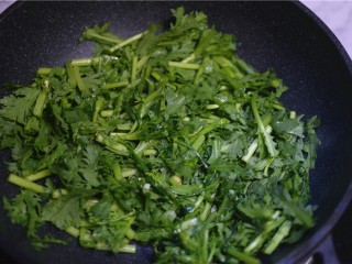 9、蒜蓉茼蒿,炒匀