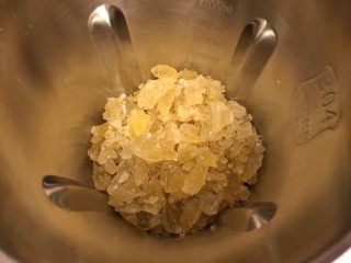 3、芬芳馥郁《玫瑰酒》【美酒篇】,敲碎后放进干磨机内