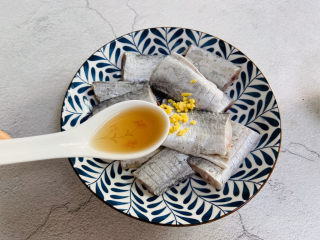 7、红烧糖醋带鱼,两勺料酒