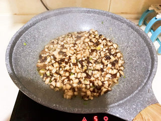 12、牛肉香菇酱,全程中火慢炒