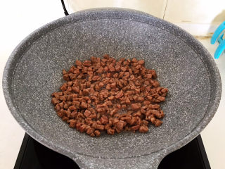 17、牛肉香菇酱,小火煸炒5分钟