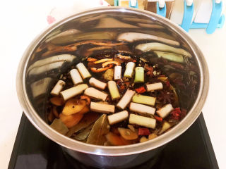 13、五香酱牛肉,烧开后煮10分钟