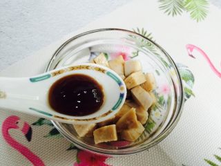 8、彩椒炒鸡丁,1勺蚝油