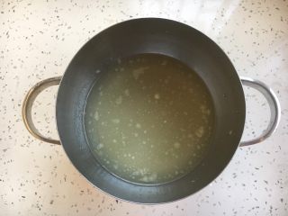 9、山药鸡汤小米粥,取800g的鸡汤。