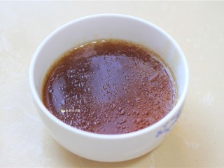 9、捞汁手撕拌菜,一碗捞汁就制作好了。