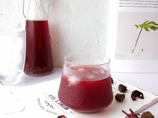 7、夏季消暑饮品—冰镇酸梅汤,就怎么简单，一杯清凉解暑的酸梅汤制做完成啦！