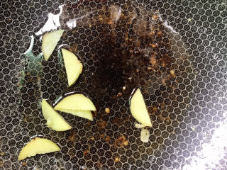 12、青椒腐竹炒木耳,下姜片