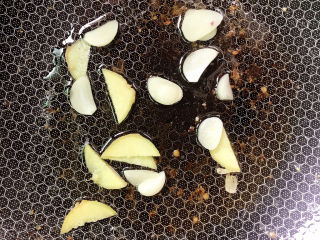 13、青椒腐竹炒木耳,下蒜片