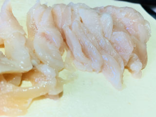 6、山药炒肉片,切薄片；