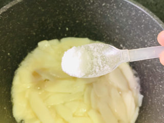 16、山药炒肉片,加少许盐；