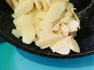 19、山药炒肉片,起锅；