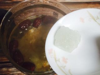 13、红枣桃胶桂圆汤～养生壶版,15分钟后加入冰糖