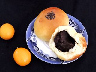 14、垂涎欲滴的红豆小餐包(一次性发酵),皮薄馅大吧,自制的红豆沙,吃起来过瘾,无健康压力