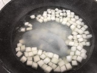 15、冬瓜粉丝肉丸清汤,加入粉丝