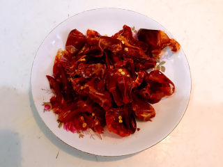 8、明虾煲,干红辣椒剪成小段