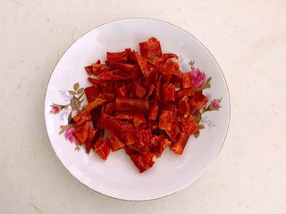 3、麻辣藕丁,干红辣椒块