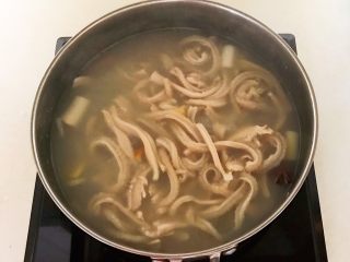 20、麻辣牛肚,大火烧开后煮20分钟