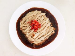 23、麻辣牛肚,倒入调好的碗汁