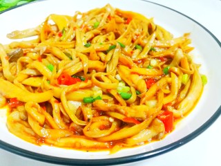 11、比肉还好吃的手撕杏鲍菇,成品。