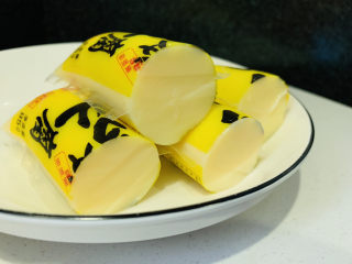 2、脆皮日本豆腐,中间切开