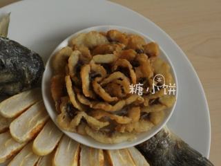 26、富贵庆余年,步骤12炸好的鱼片再复炸至酥脆后也装盘