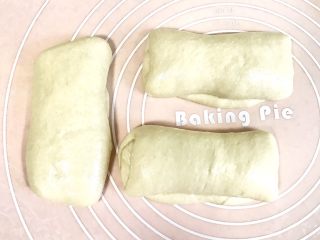 9、一次性发酵健康营养的白吐司,全部操作好后，盖上保鲜膜，松弛15分钟