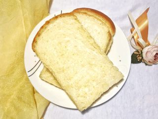 17、一次性发酵健康营养的白吐司,切开看看细腻柔软的组织