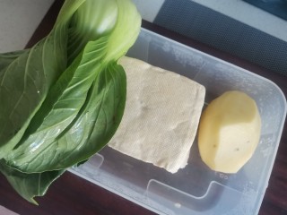 1、砂锅补气营养汤,准备食材