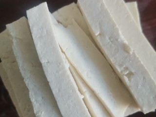 3、砂锅补气营养汤,豆腐切长条