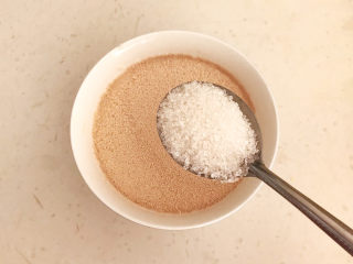 4、小米发糕,加入白糖