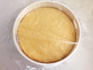 14、小米发糕,盖上保鲜膜，二次饧发至一倍大