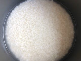 2、珍珠丸子,糯米提前浸泡5个小时