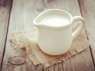 2、香蕉奶昔,牛奶先温热一下，不要完全烧开，会破坏营养物质。