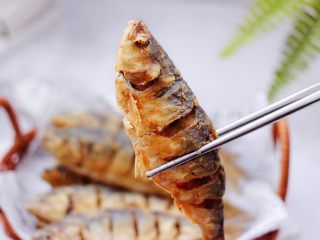 18、干炸海鲫鱼,老公的最爱，下酒菜最佳选择。