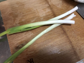 7、海参烧豆腐➕海参娃娃菜烧豆腐,蒜苗择洗干净