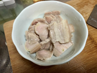 17、海参烧豆腐➕海参娃娃菜烧豆腐,切两毫米厚的片备用