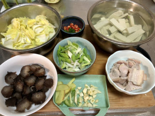 18、海参烧豆腐➕海参娃娃菜烧豆腐,全部食材准备好