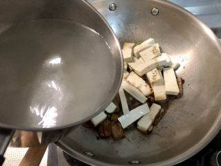 24、海参烧豆腐➕海参娃娃菜烧豆腐,加入适量煮五花肉的肉汤