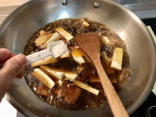 28、海参烧豆腐➕海参娃娃菜烧豆腐,一茶匙白糖