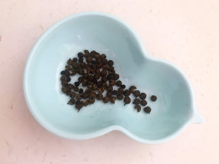 10、牛肉丝炒芹菜,花椒粒