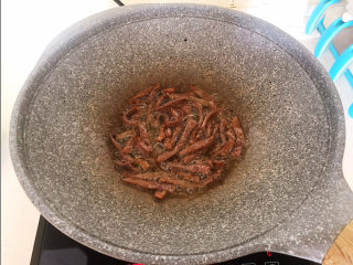 14、牛肉丝炒芹菜,翻炒2分钟即可